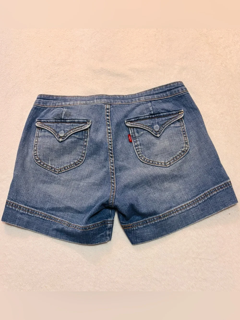 Levi's Medium Blue Denim Women's Shorts Size 4 EUC - Picture 2 of 8